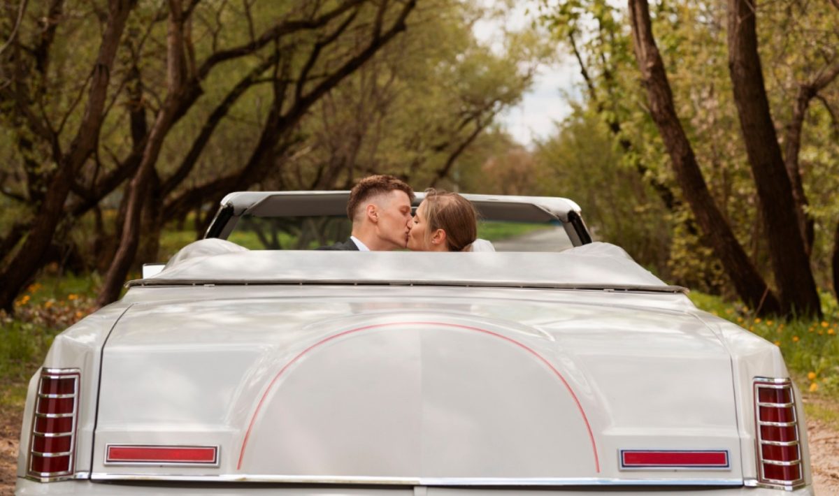 Etapes clés pour assurer une voiture balai lors d’un mariage